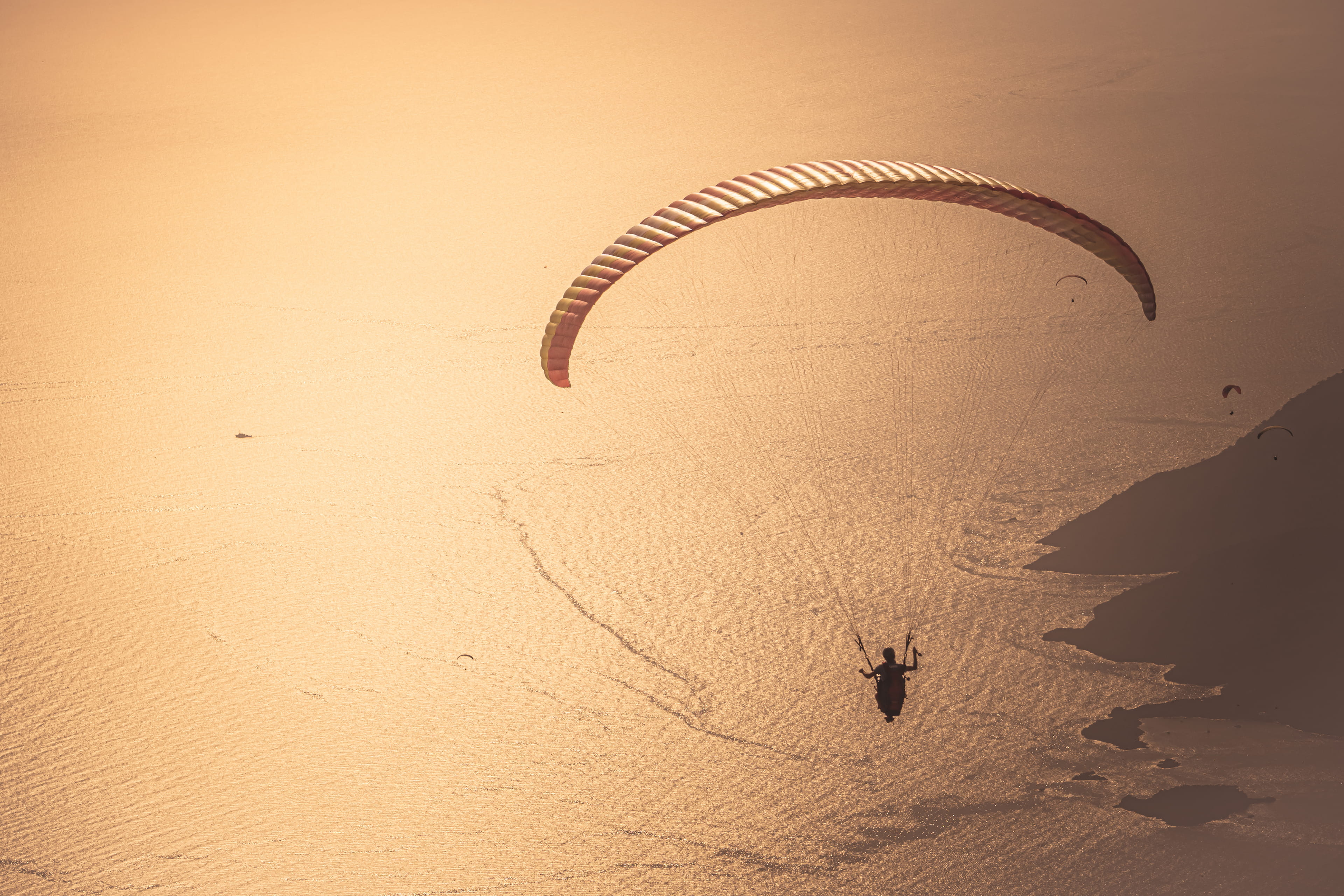 Beyond the resort: Paragliding experiences