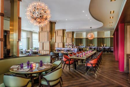 This urban chic restaurant offers world flavours variety in a trendy atmosphere.