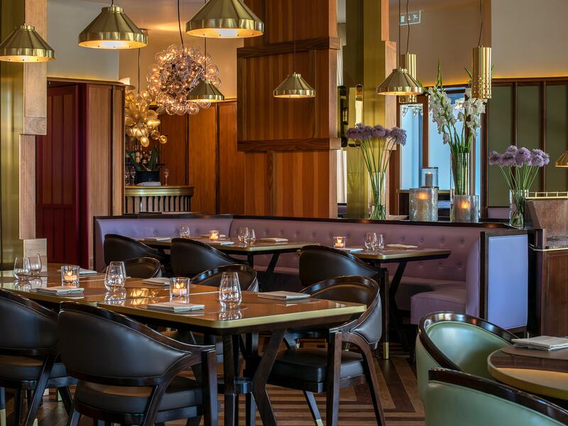 Bela Vita Bar & Brasserie: Interior view.