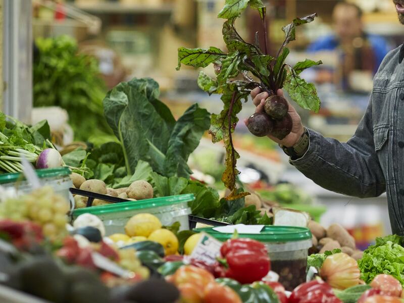 V-life Magazine: Food Market.