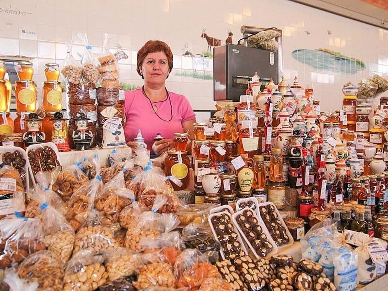 Beyond the resort: Mercado Munícipal de Olhão.