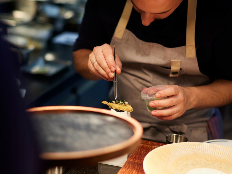 Restaurantes & Bars: Restaurant ocean dish prep