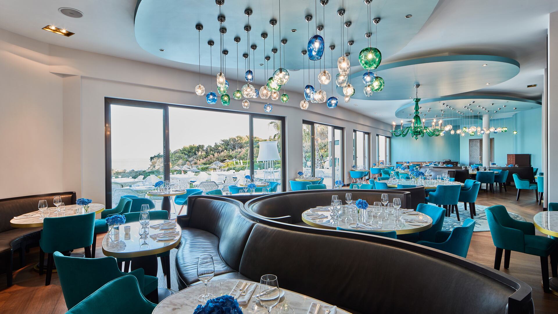 An elegant and sophisticated interior design in shades of blue that makes it seem like the Ocean extends itself into the restaurant.