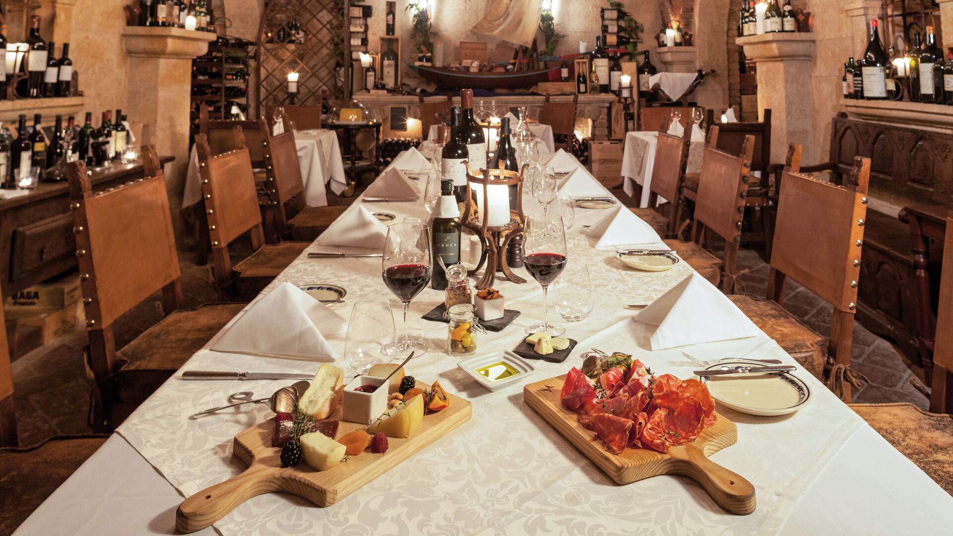 Food platters and wine availabe at Cave dos Vinhos. 