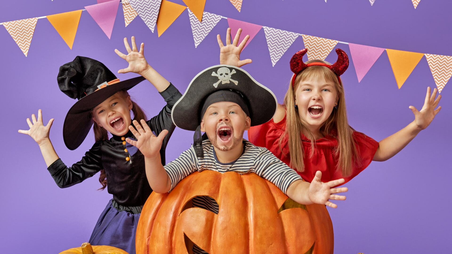 Upcoming events: Mad Halloween - Dance Class & Face Painting.