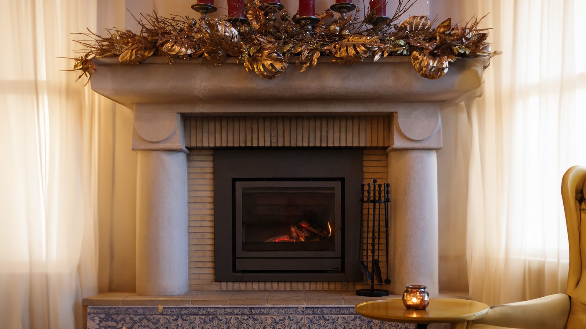 Restaurantes & Bars: Oasis bar and Terrace's fireplace