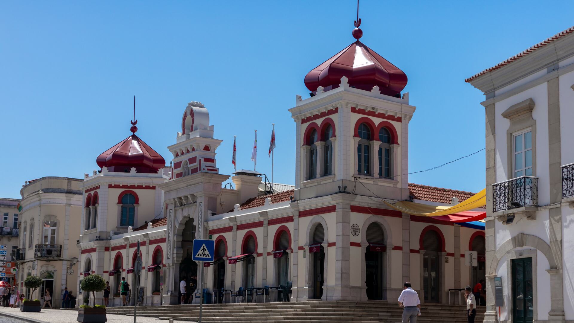 Beyond the resort: Mercado de Loulé.