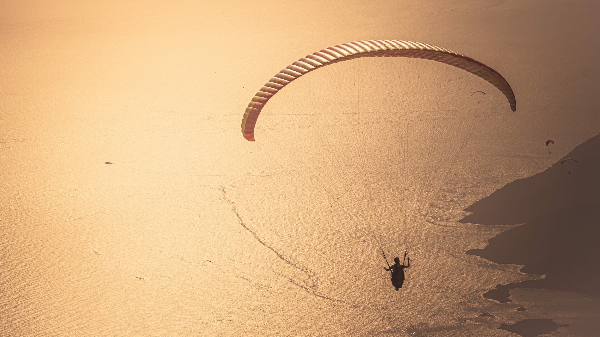 Beyond the resort: Paragliding experiences