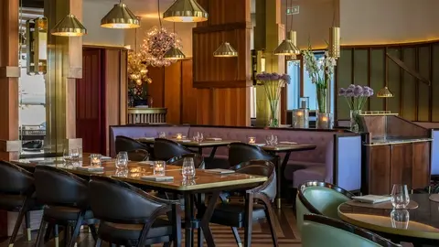 Bela Vita Bar & Brasserie: Interior view.