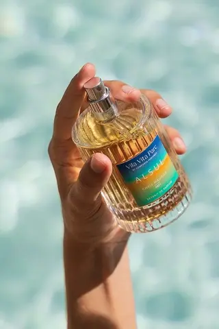 V-life shops: Perfume Al Sul.