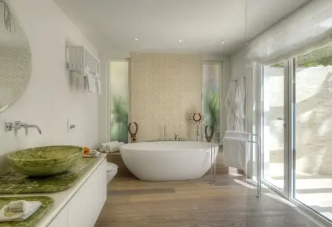 Vila Trevo master bath