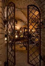 Wine cellar entance at Cave de Vinhos