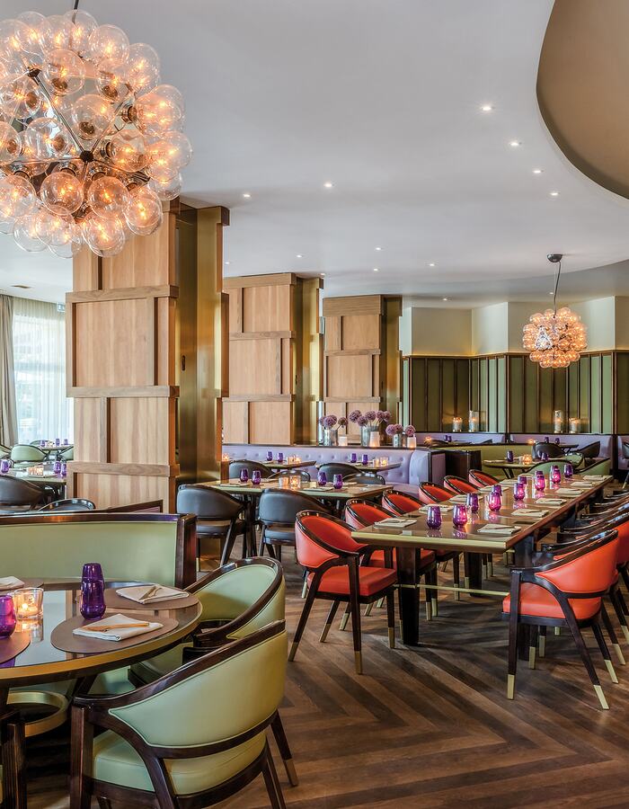 This urban chic restaurant offers world flavours variety in a trendy atmosphere.